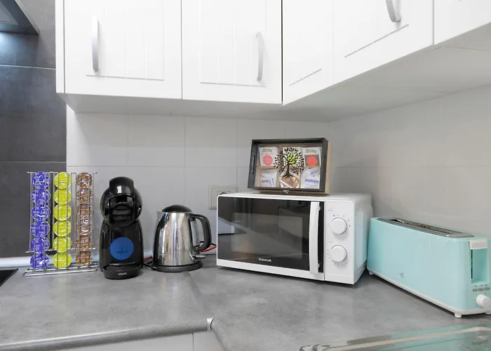 Blue Waves - Free Parking *